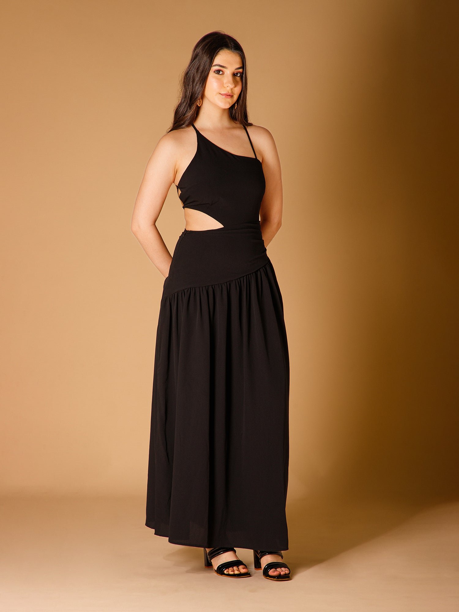 Black Solid Shoulder Straps Flared Sexy Maxi Dress — image 6