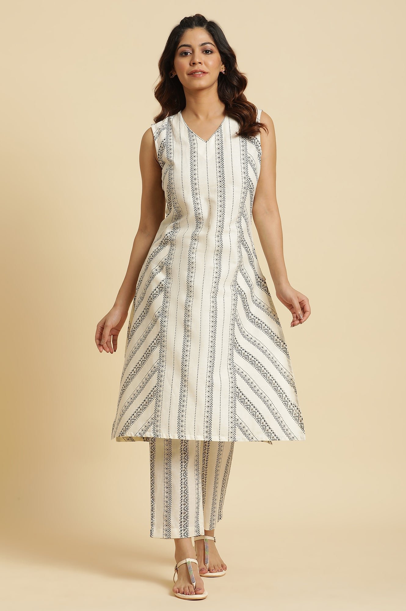 Ecru Printed Kurta & Pants Co-Ord Set With Kantha Detail — image 8