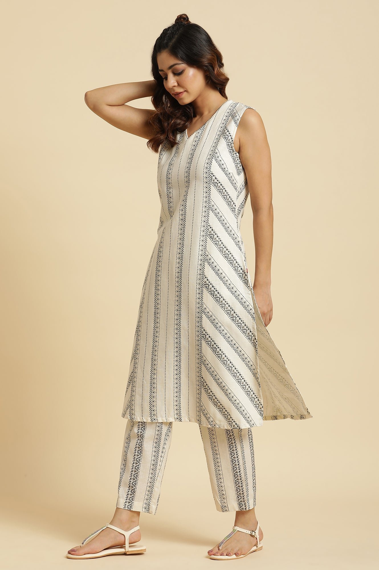 Ecru Printed Kurta & Pants Co-Ord Set With Kantha Detail — image 9