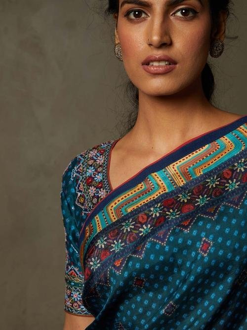 Teal & Navy Chowki Saree With Unstitched Blouse — image 3