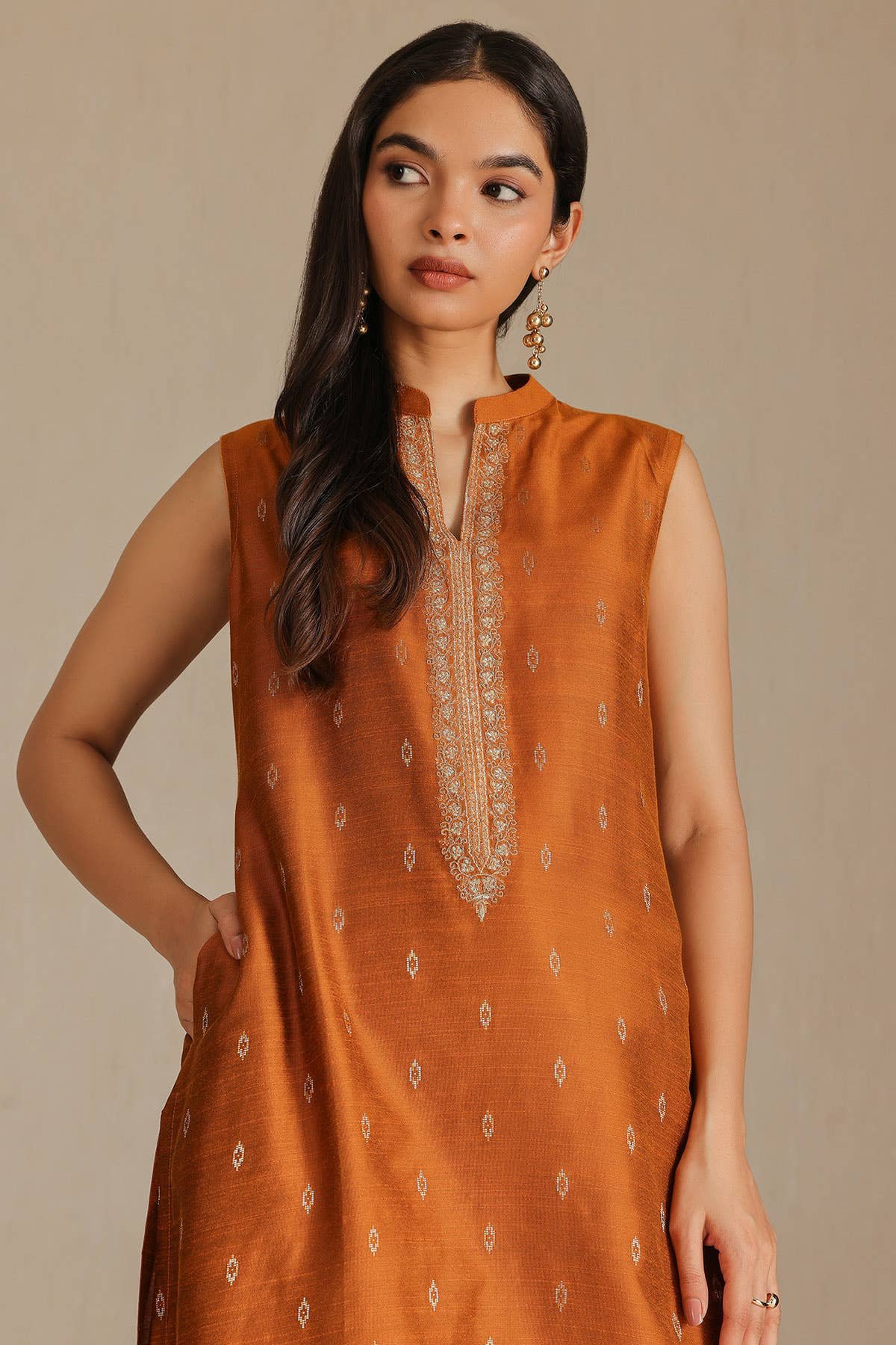 Mustard Viscose Blend Woven Design Kurta With Zari — image 2