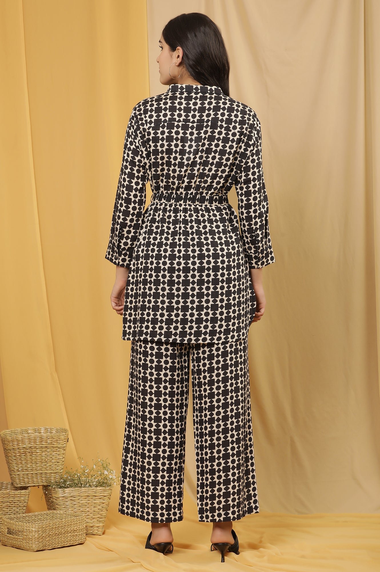 White And Black Geometric Printed Top And Trouser Set — image 6