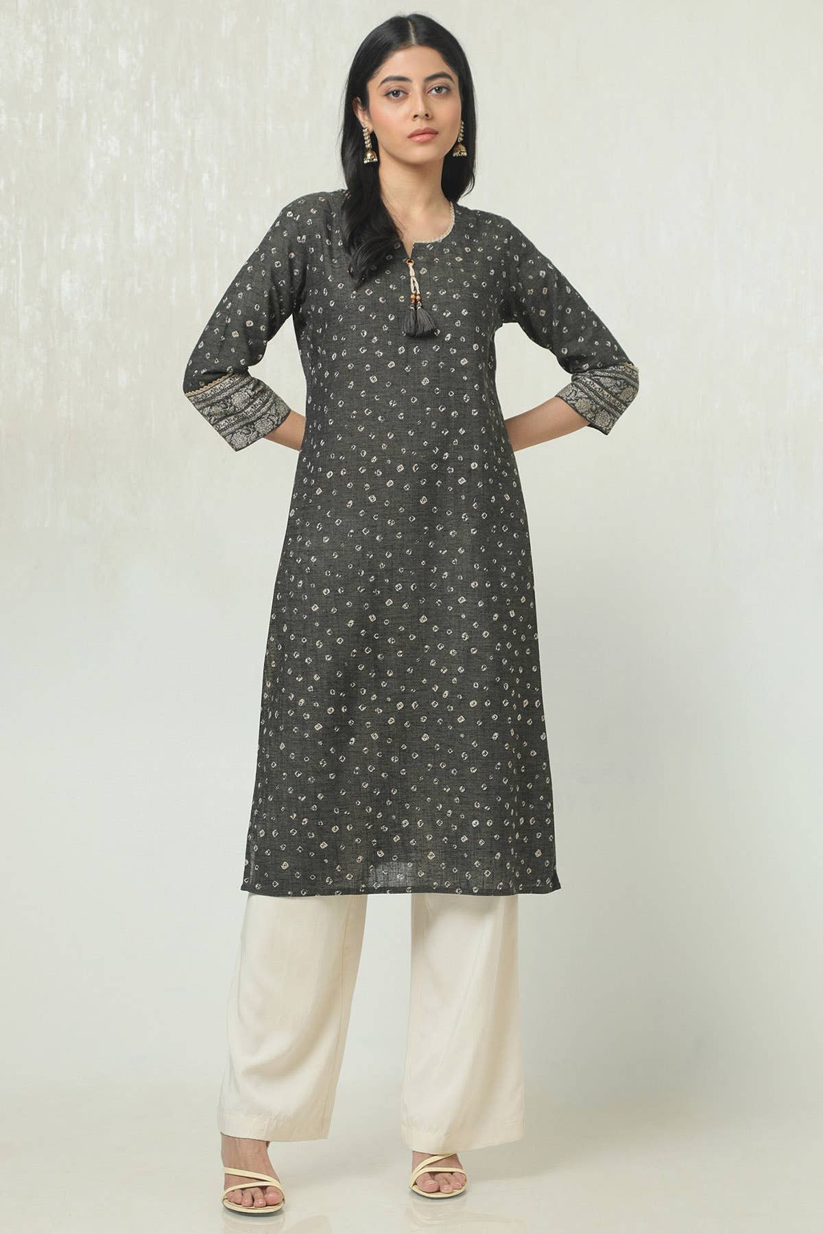 Charcoal Cotton Bandhani Print Kurta With Tassels — image 5