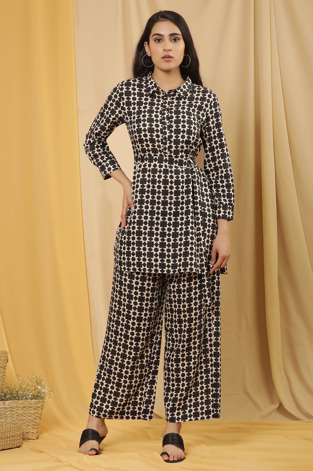 White And Black Geometric Printed Top And Trouser Set — image 8
