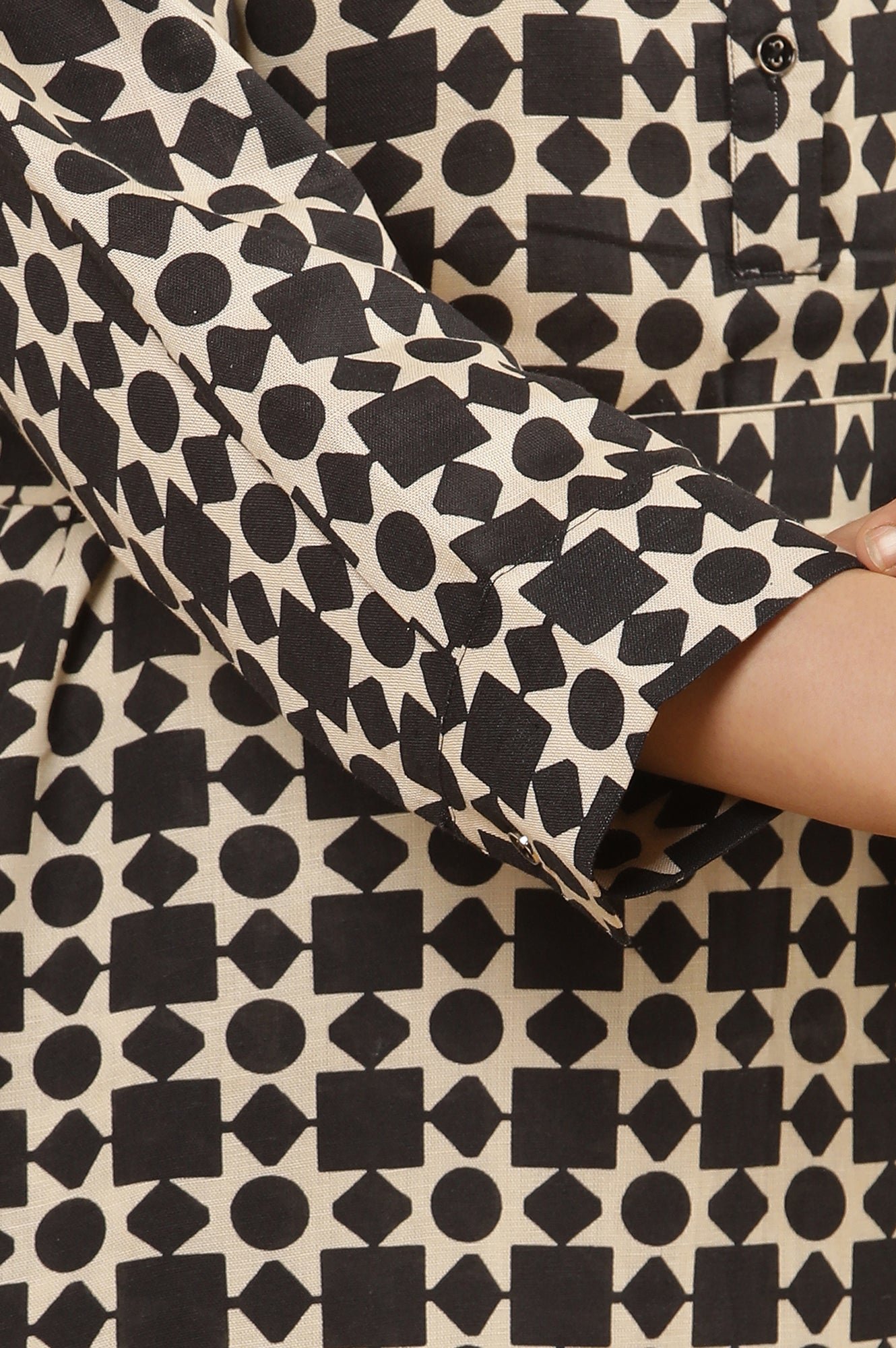 White And Black Geometric Printed Top And Trouser Set — image 5
