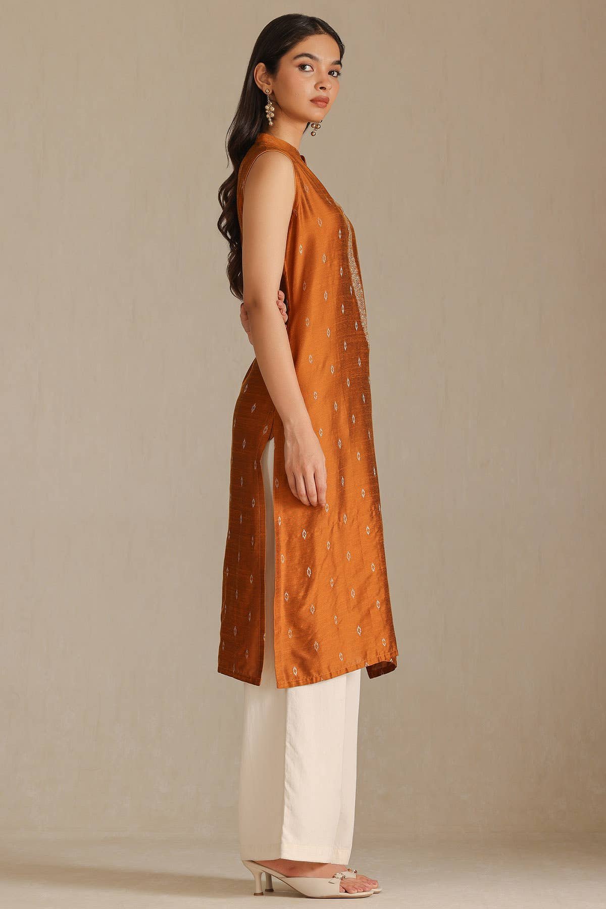 Mustard Viscose Blend Woven Design Kurta With Zari — image 4