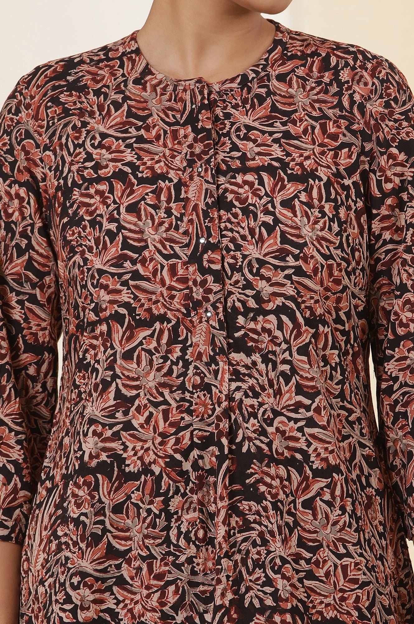 Black Kalamkari Printed Straight Cotton Voile Kurta And Straight Pants Set — image 2