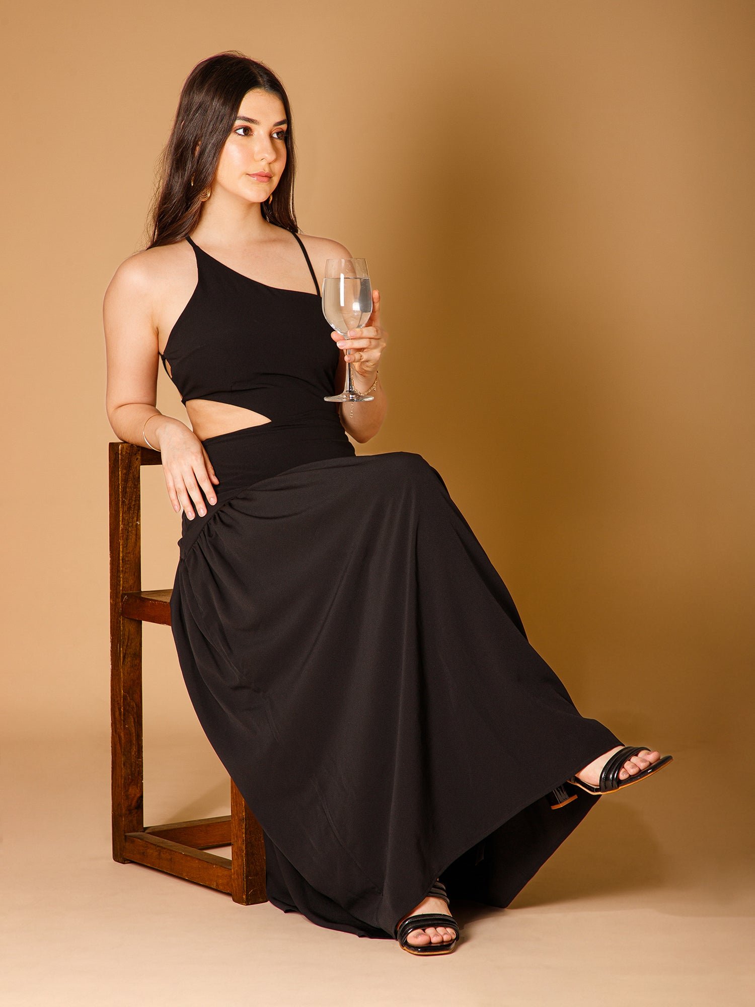 Black Solid Shoulder Straps Flared Sexy Maxi Dress — image 7