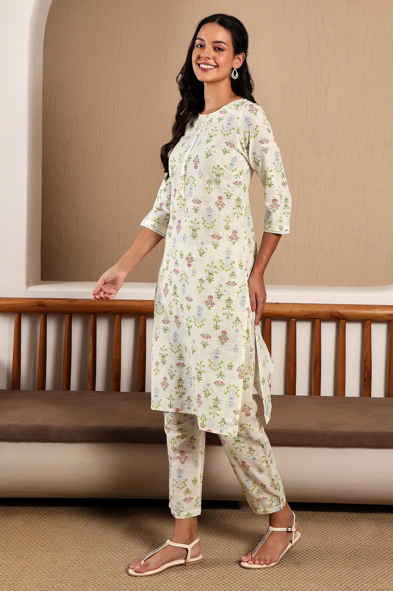 White Floral Printed Pure Cotton Straight Kurta and Pants Co-ord Set — image 4
