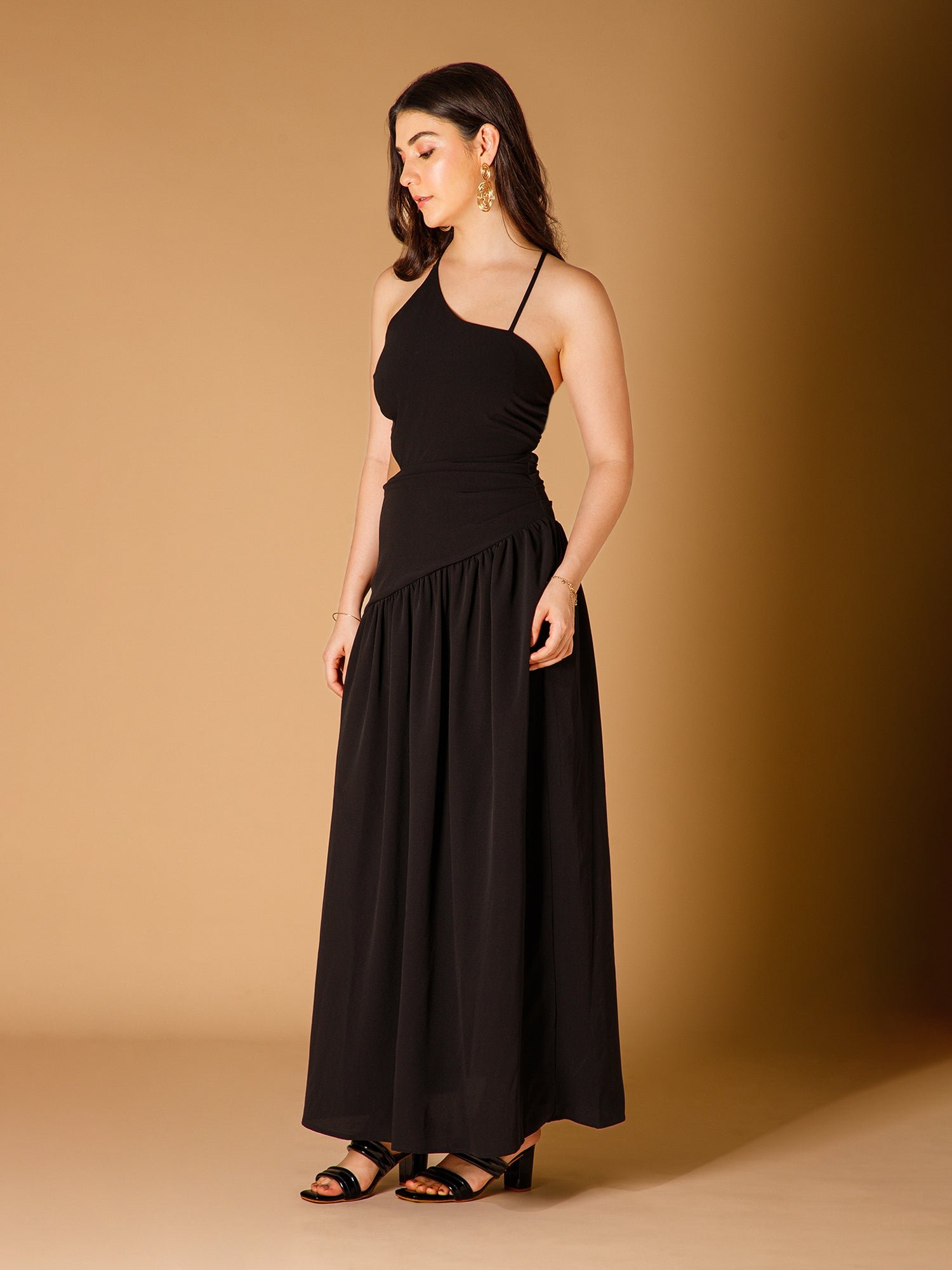 Black Solid Shoulder Straps Flared Sexy Maxi Dress — image 2