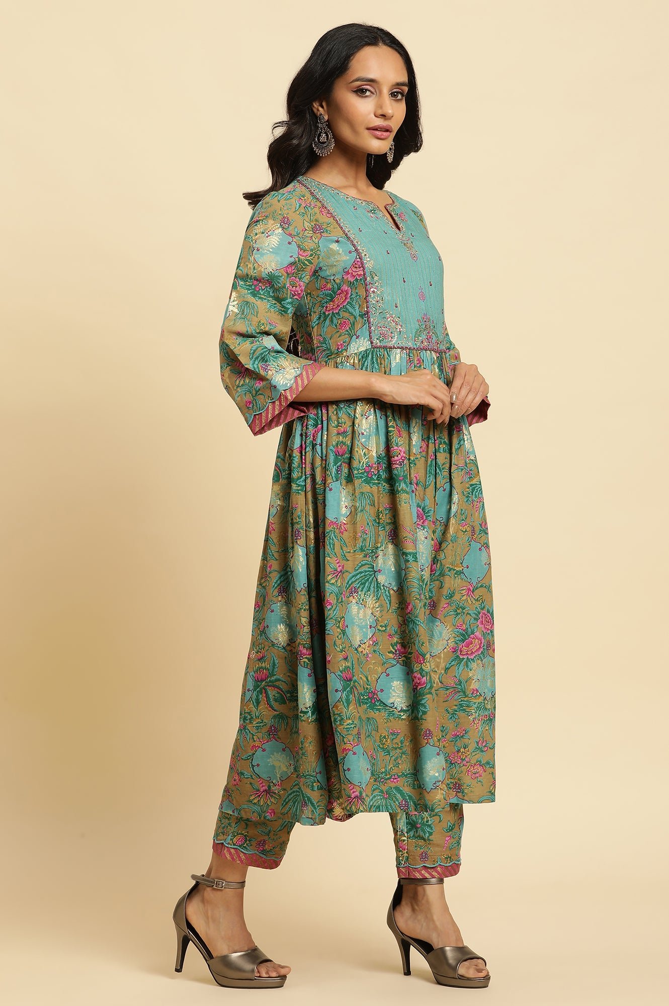 Brown Floral Printed Kurta, Pant And Dupatta Set — image 4