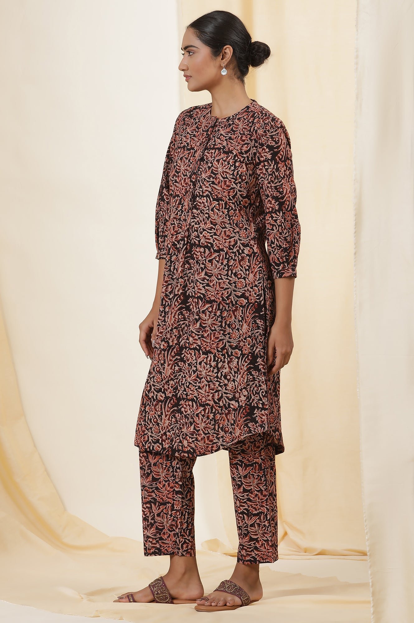 Black Kalamkari Printed Straight Cotton Voile Kurta And Straight Pants Set — image 6