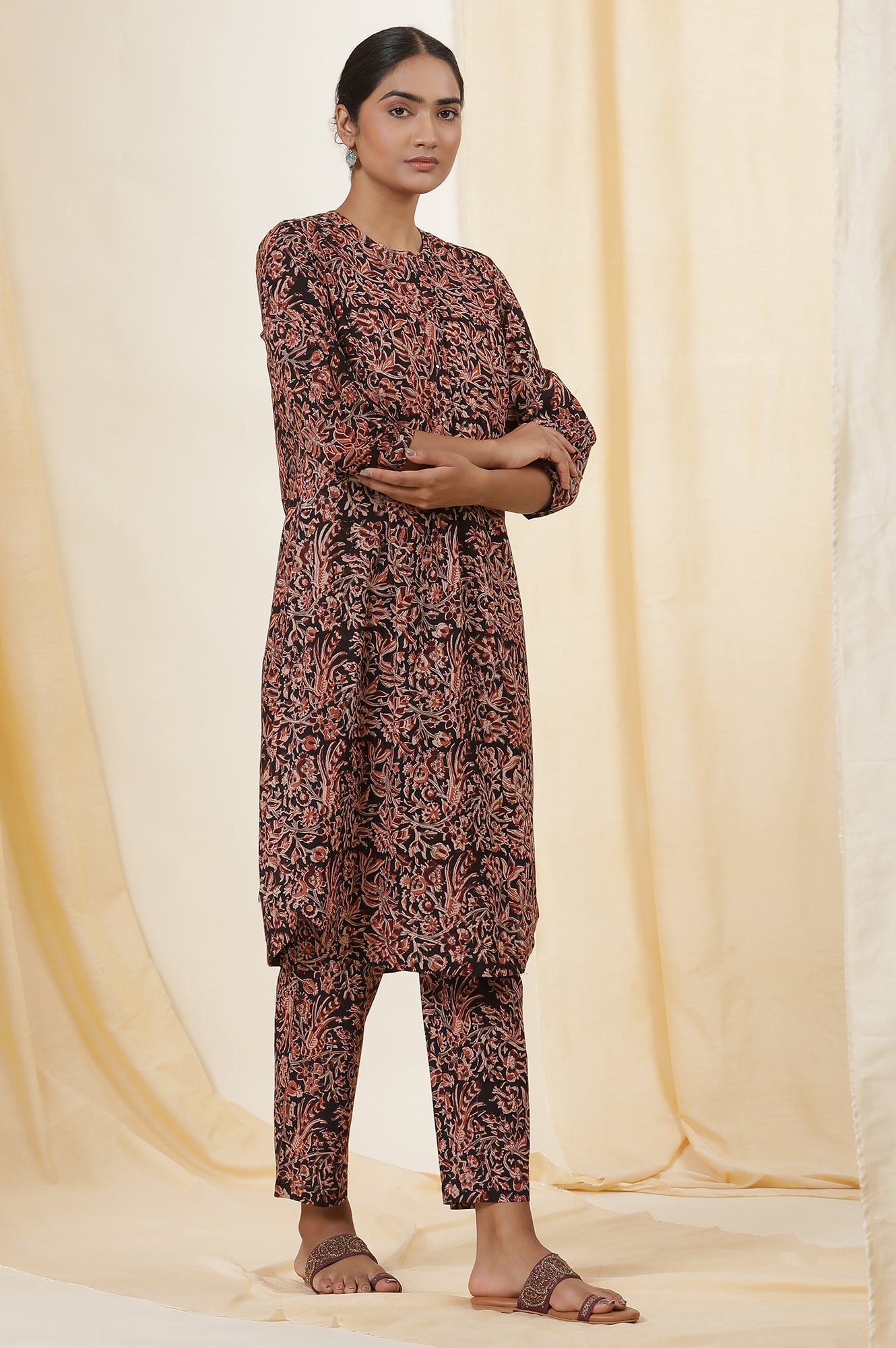 Black Kalamkari Printed Straight Cotton Voile Kurta And Straight Pants Set — image 1