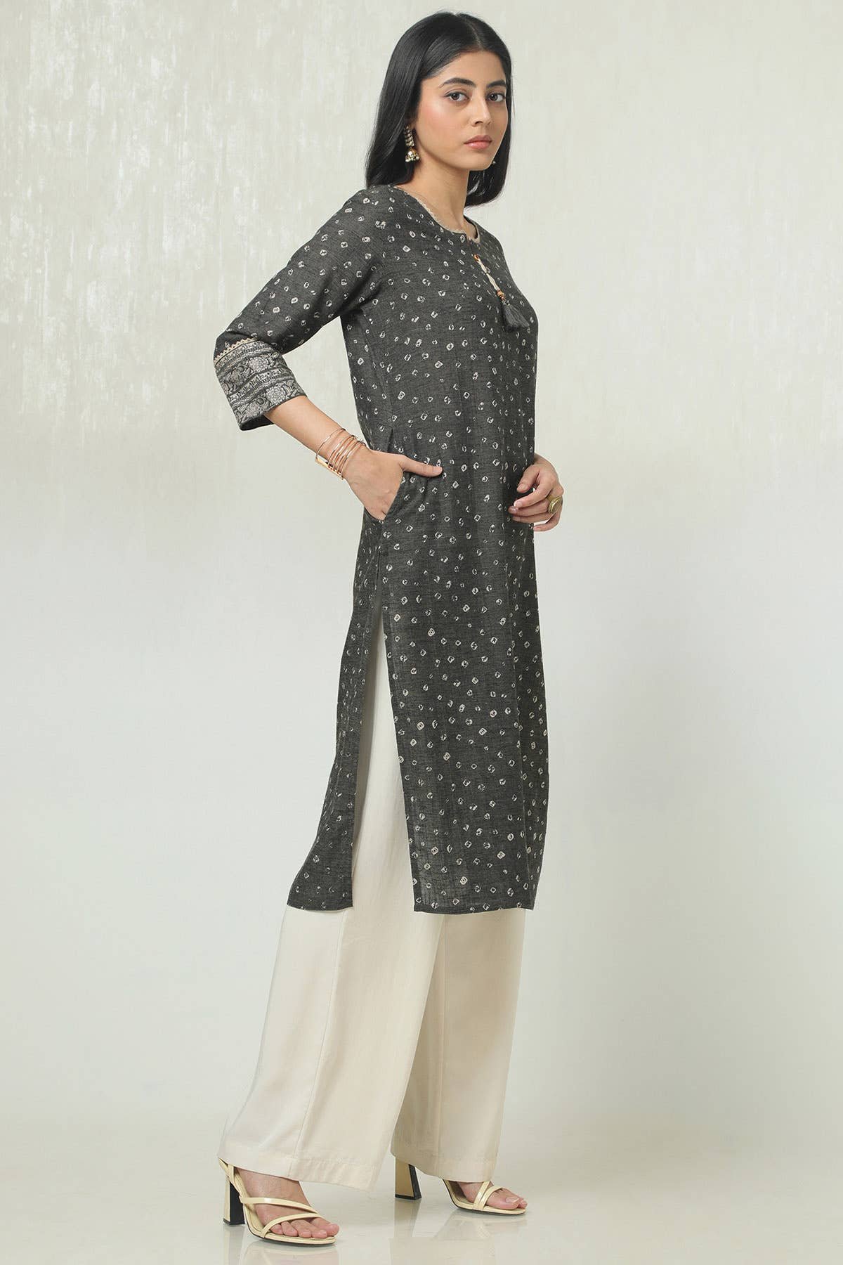 Charcoal Cotton Bandhani Print Kurta With Tassels — image 2