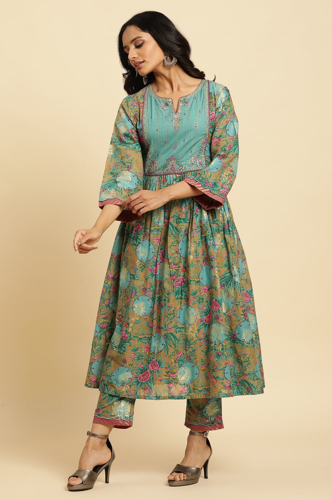 Brown Floral Printed Kurta, Pant And Dupatta Set — image 2